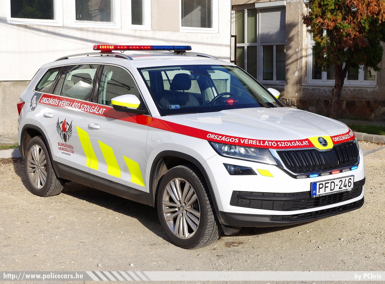 Skoda Kodiaq, Országos Vérellátó Szolgálat, Magyarországi Sürgõsségi Motoros Vérszállító Szolgálat, Vérlovagok, fotó: PChris
Keywords: mentő mentőautó magyar Magyarország ambulance hungarian Hungary PFD-246