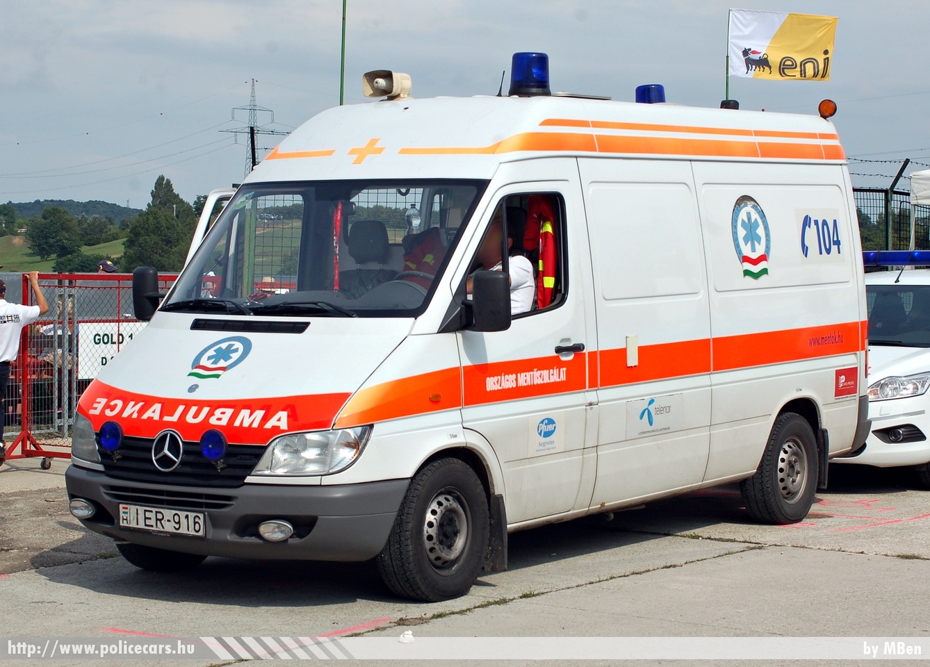 Mercedes Sprinter, fotó: MBen
Keywords: magyar Magyarország mentő mentőautó OMSZ Hungary hungarian ambulance IER-916