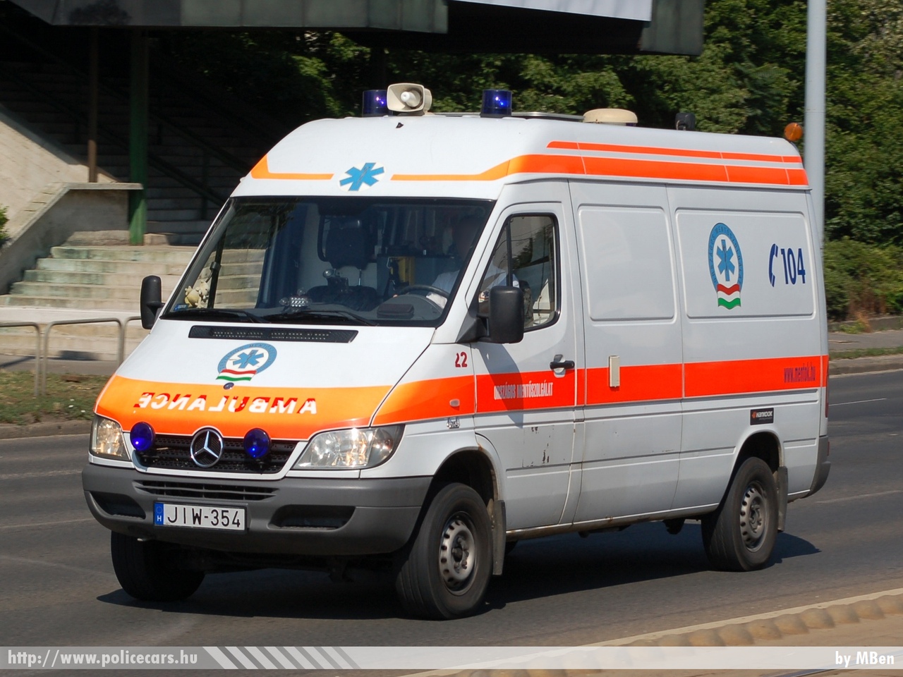 Mercedes Sprinter, fotó: MBen
Keywords: magyar Magyarország mentő mentőautó OMSZ Hungary hungarian ambulance JIW-354