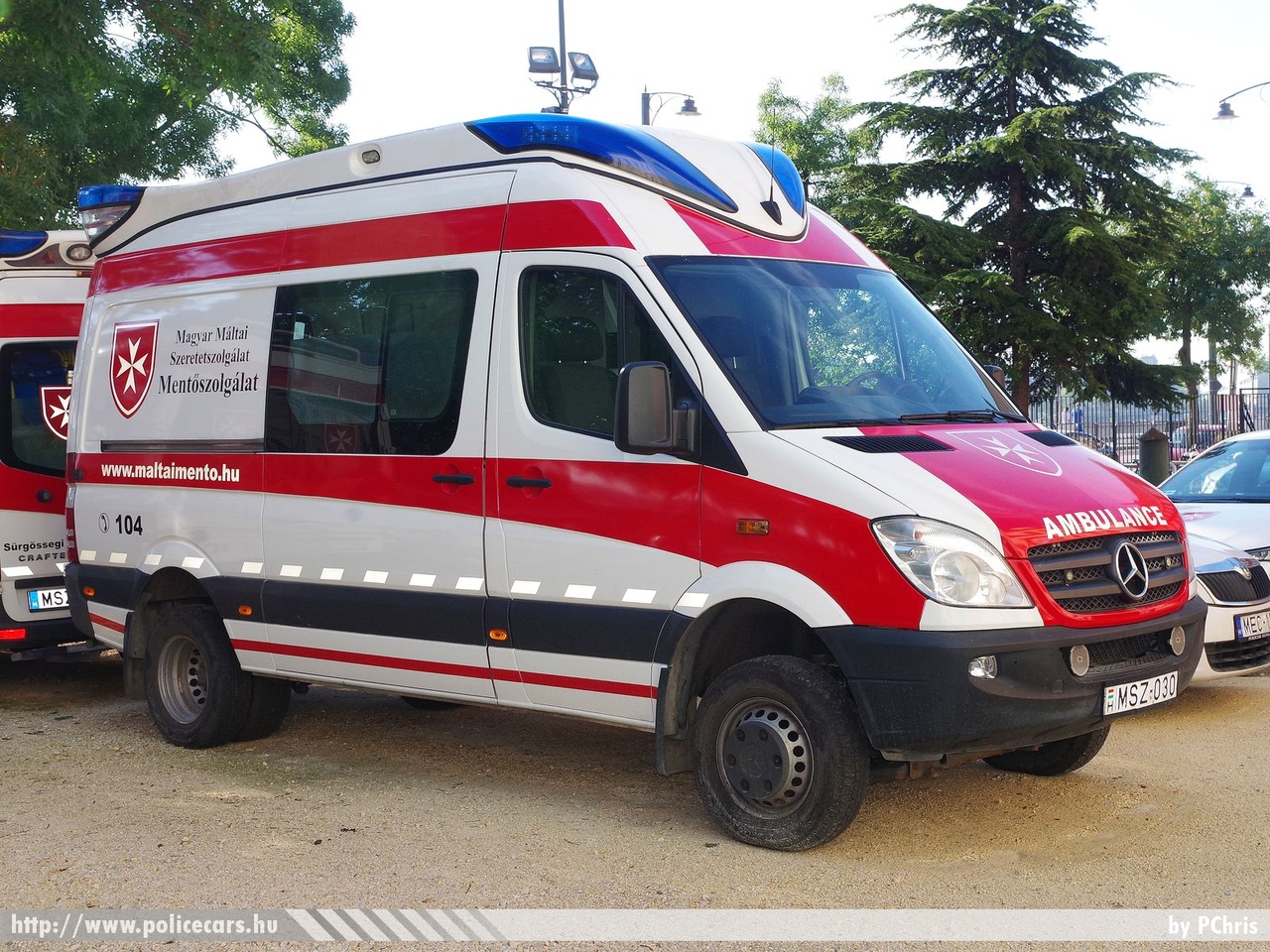 Mercedes-Benz Sprinter II 519 CDI 4x4, Magyar Máltai Szeretetszolgálat Mentõszolgálat, fotó: PChris
Keywords: mentő mentőautó magyar Magyarország hungarian Hungary ambulance MSZ-030