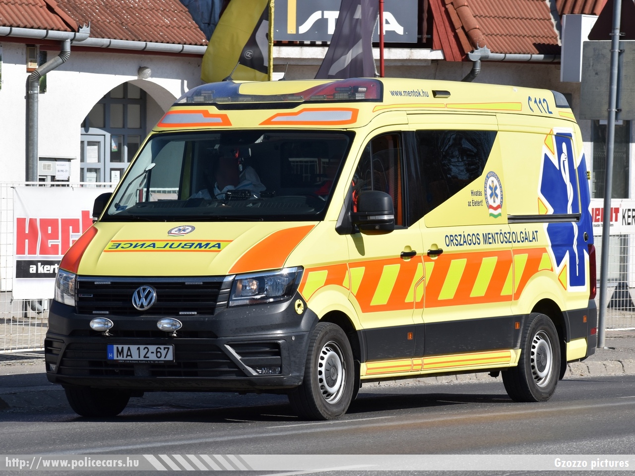Volkswagen Crafter II Profile, Országos Mentõszolgálat, fotó: Gzozzo pictures
Keywords: magyar Magyarország mentő mentőautó OMSZ Hungary hungarian ambulance MA12-67