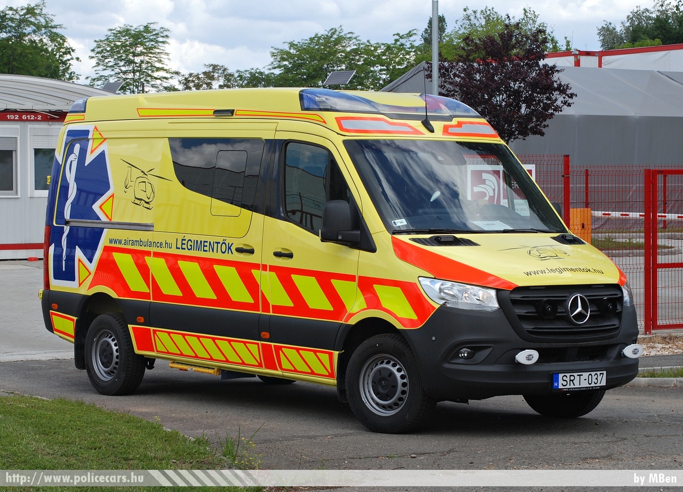 Mercedes Sprinter III, Magyar Légimentõ Nonprofit Kft., fotó: MBen
Keywords: mentő mentőautó magyar Magyarország hungarian Hungary ambulance SRT-037