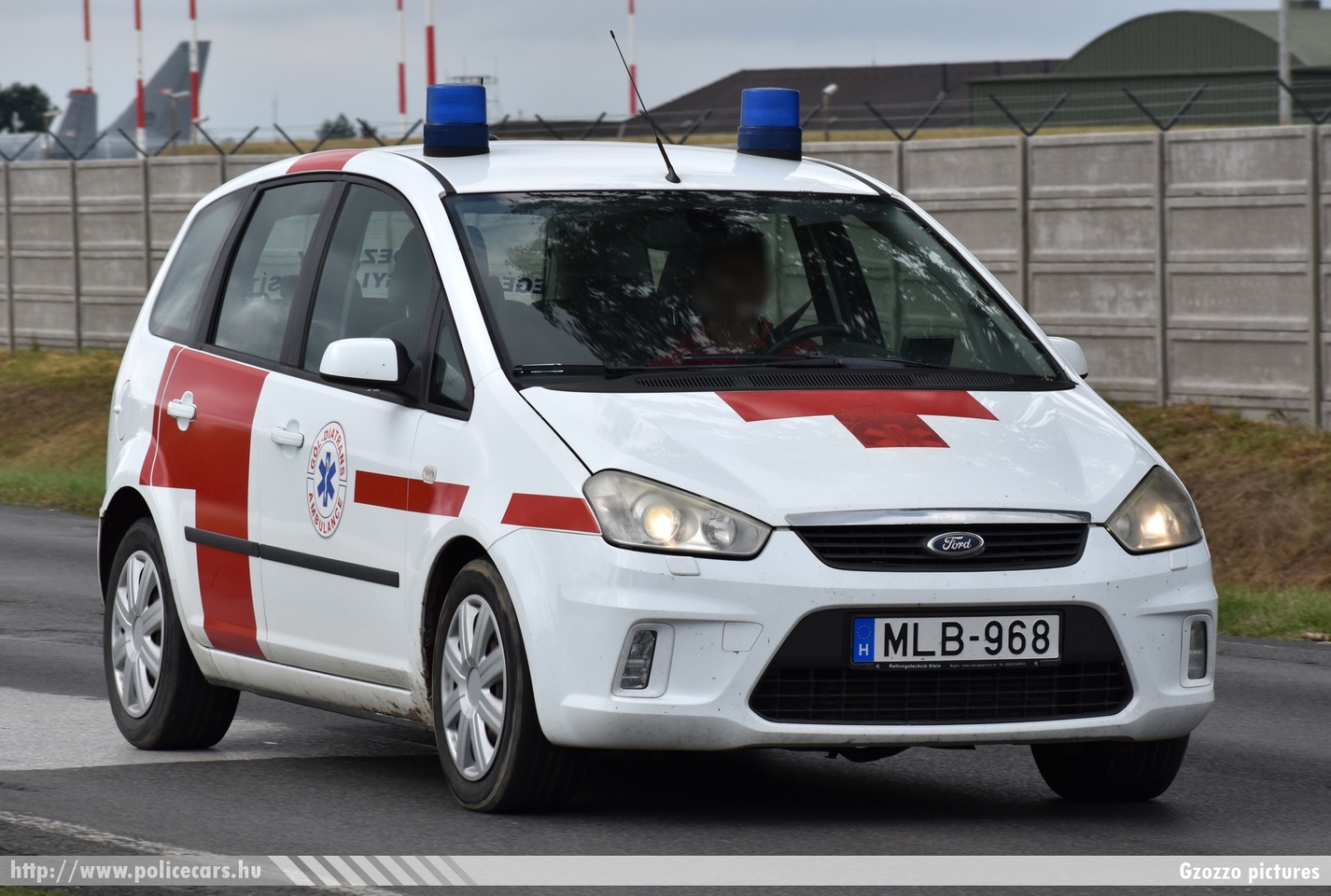 Ford C-Max, Gól-Diatrans Kft., fotó: Gzozzo pictures
Keywords: mentő magyar Magyarország mentőautó ambulance Hungary hungarian MLB-968