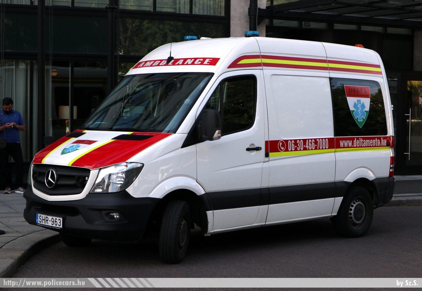 Mercedes-Benz Sprinter II facelift, Delta Mentõszolgálat, fotó: Sz.S.
Keywords: mentő mentőautó magyar Magyarország hungarian Hungary ambulance SHR-963