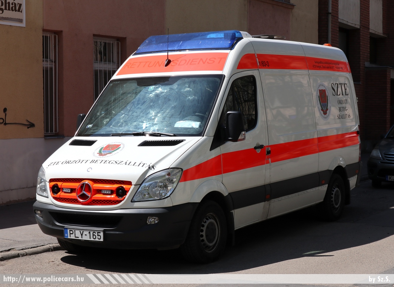 Mercedes-Benz Sprinter II, SZTE Szegedi Tudományegyetem, fotó: Sz.S. 
Keywords: mentő mentőautó magyar Magyarország hungarian Hungary ambulance PLY-165