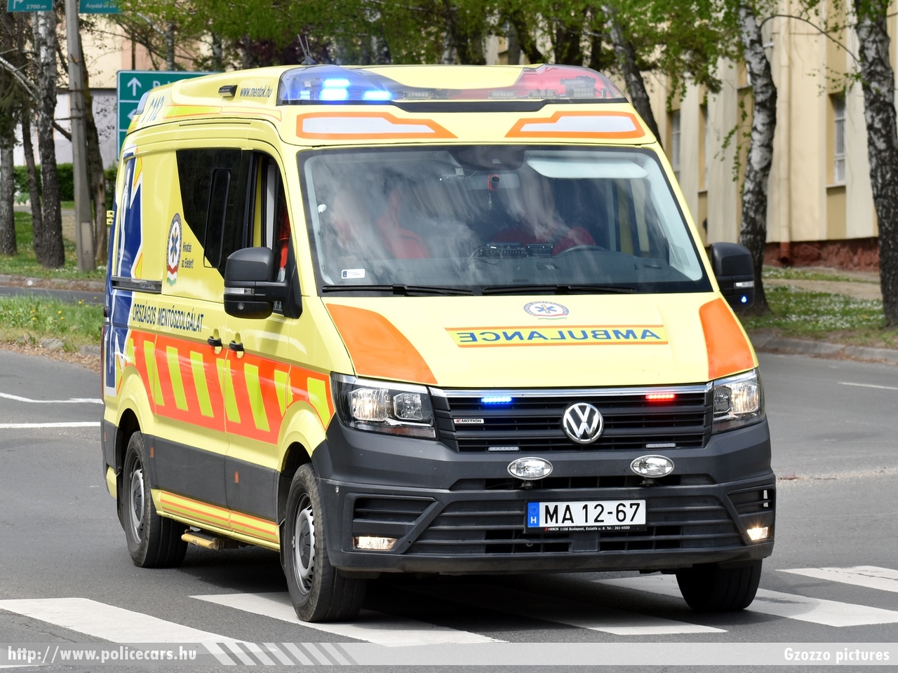 Volkswagen Crafter II Profile, Országos Mentõszolgálat, fotó: Gzozzo pictures
Keywords: magyar Magyarország mentő mentőautó OMSZ Hungary hungarian ambulance MA12-67