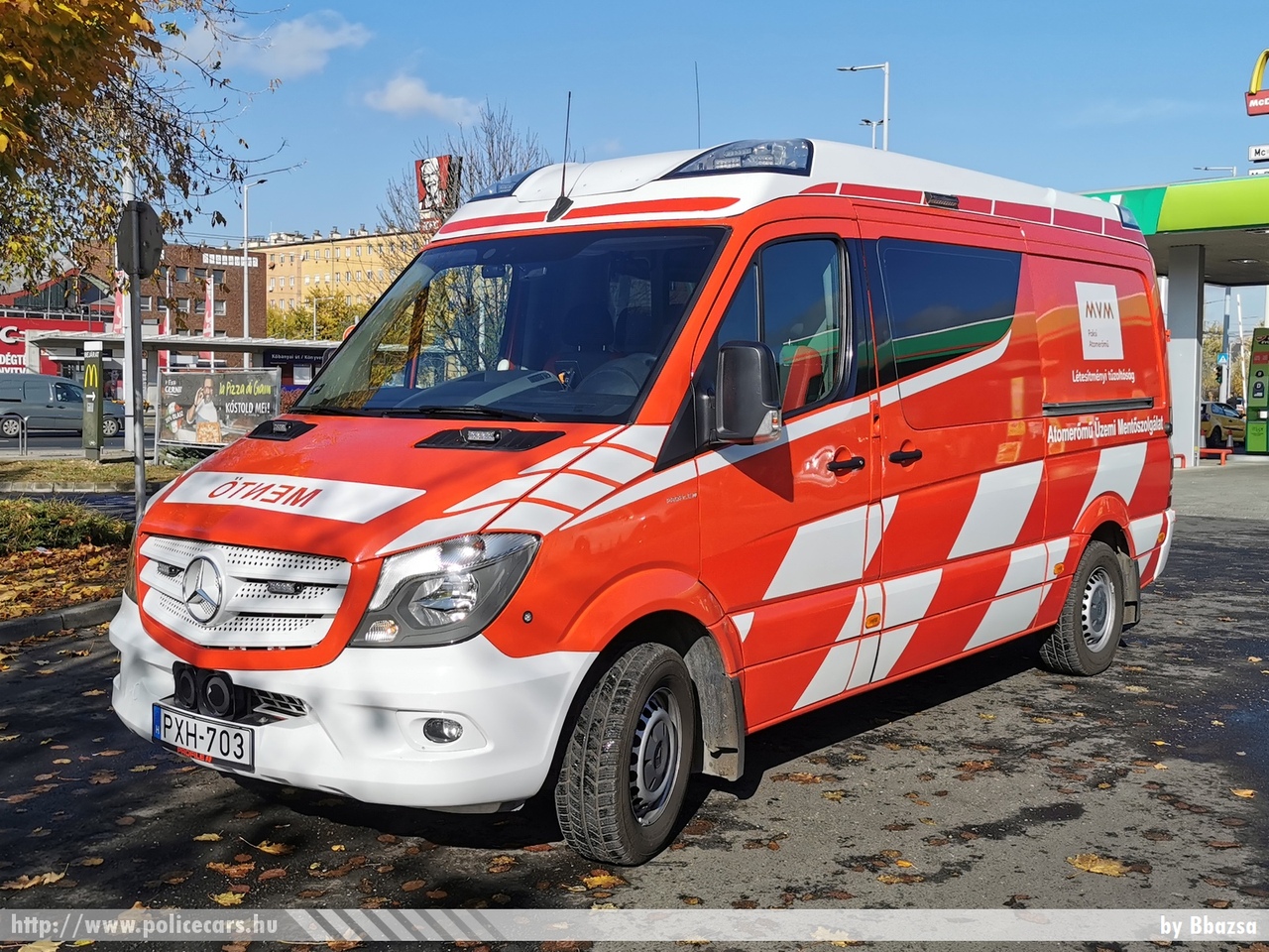 Mercedes Sprinter III, MVM Paksi Atomerõmû, Atomerõmû Üzemi Mentõszolgálat, fotó: Bbazsa
Keywords: mentő mentőautó magyar Magyarország hungarian Hungary ambulance PXH-703