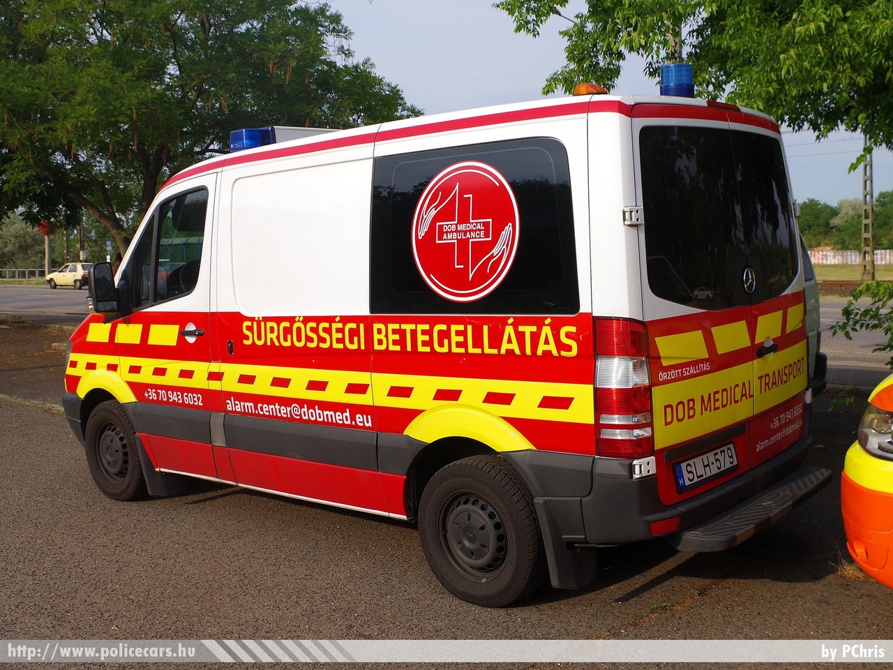 Mercedes Sprinter II, Dob Medical Transport Kft., fotó: PChris
Keywords: mentő mentőautó magyar Magyarország hungarian Hungary ambulance SLH-579