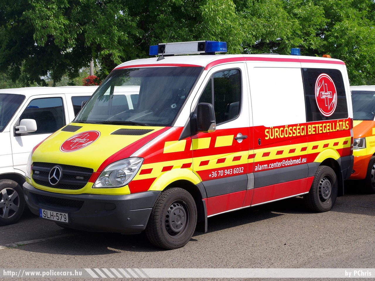 Mercedes Sprinter II, Dob Medical Transport Kft., fotó: PChris
Keywords: mentő mentőautó magyar Magyarország hungarian Hungary ambulance SLH-579