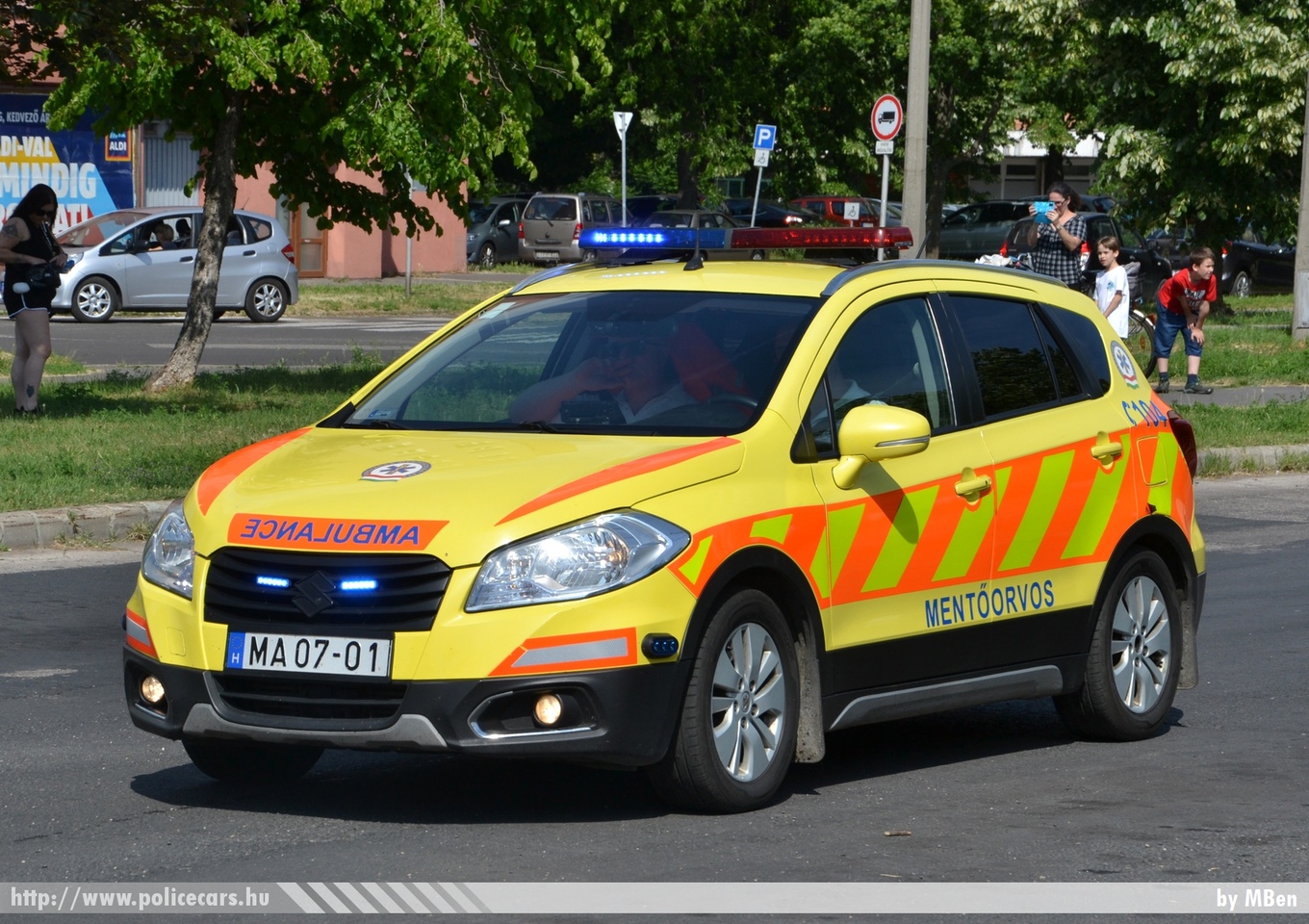 Suzuki SX4 S-Cross, Országos Mentõszolgálat, MOK, fotó: MBen
Keywords: mentő magyar Magyarország mentőautó ambulance Hungary hungarian OMSZ MA07-01