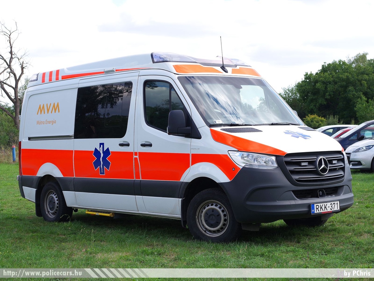 Mercedes Sprinter III Profile ambulance, MVM Mátra Energia Zrt., fotó: PChris
Keywords: mentő mentőautó magyar Magyarország hungarian Hungary ambulance RKK-371