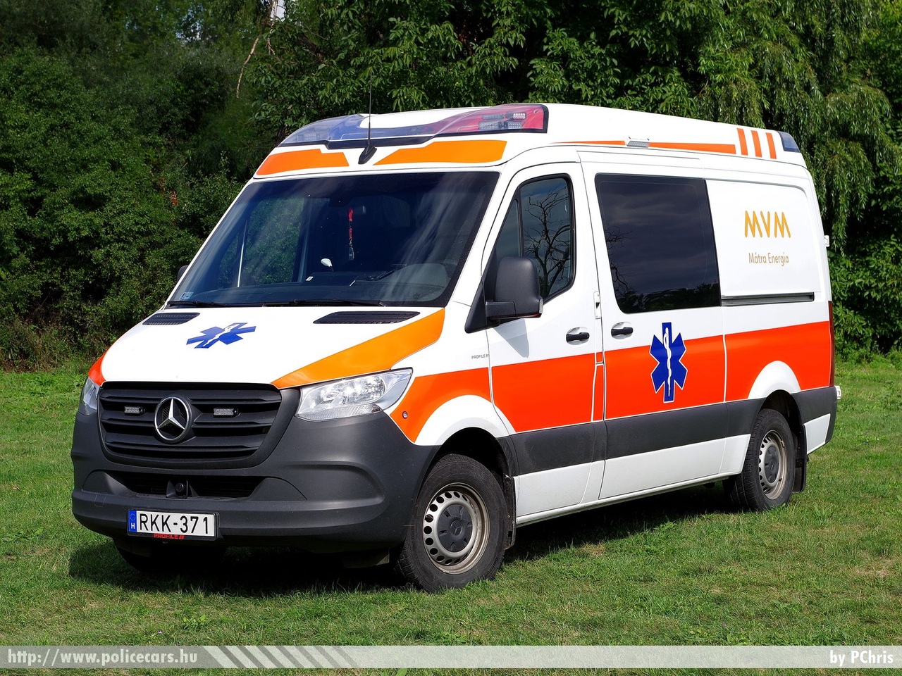 Mercedes Sprinter III Profile ambulance, MVM Mátra Energia Zrt., fotó: PChris
Keywords: mentő mentőautó magyar Magyarország hungarian Hungary ambulance RKK-371