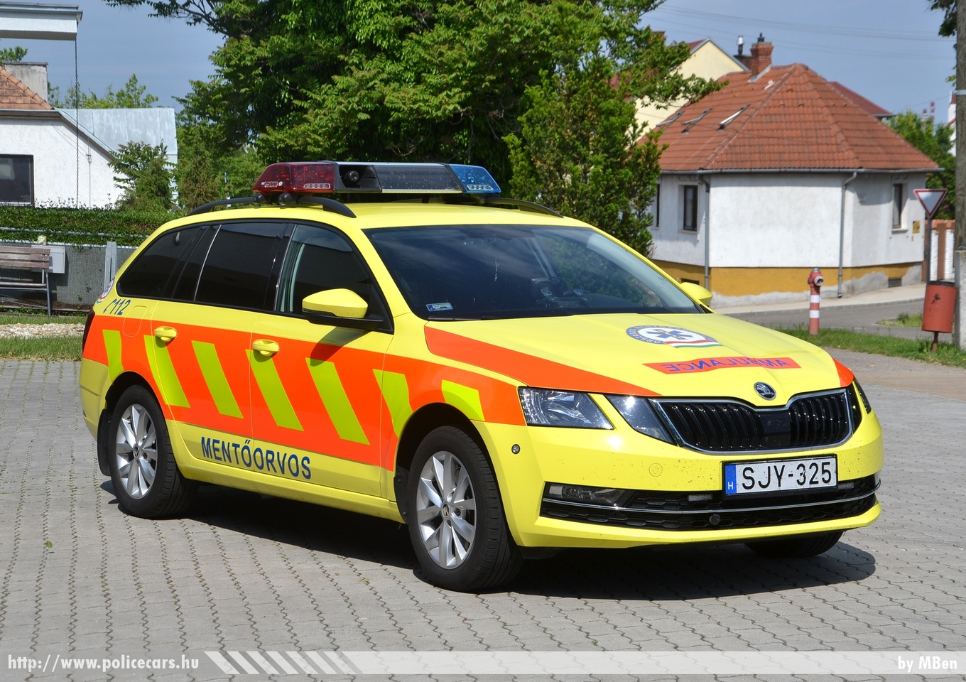 Skoda Octavia III facelift, MOK, Országos Mentõszolgálat, Sopron, fotó: MBen
Keywords: mentő magyar Magyarország mentőautó ambulance Hungary hungarian OMSZ SJY-325