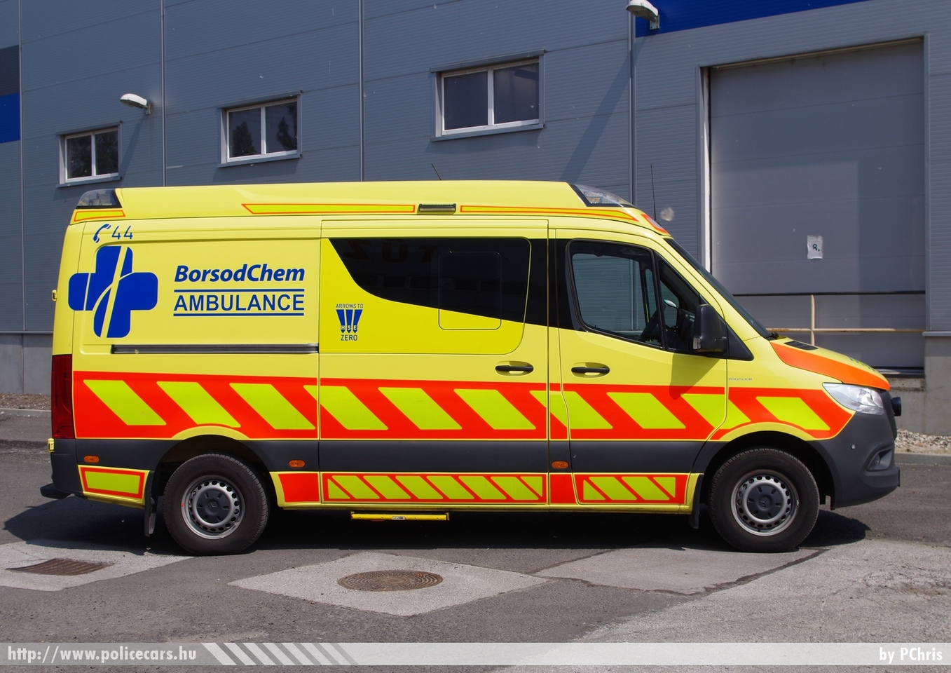 Mercedes Sprinter III Profile, BorsodChem Zrt., fotó: PChris
Keywords: mentő mentőautó magyar Magyarország hungarian Hungary ambulance SSY-981