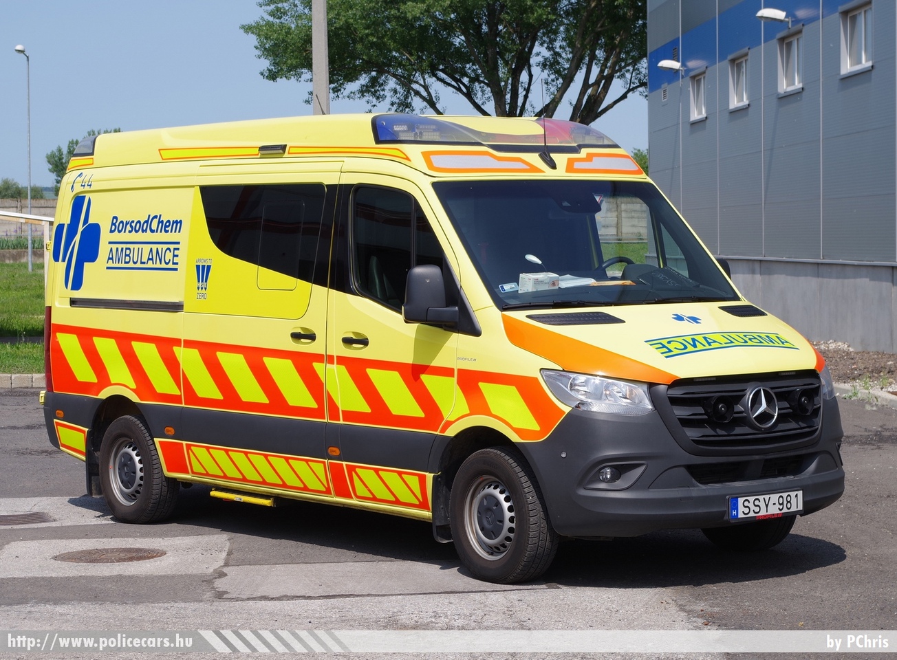 Mercedes Sprinter III Profile, BorsodChem Zrt., fotó: PChris
Keywords: mentő mentőautó magyar Magyarország hungarian Hungary ambulance SSY-981