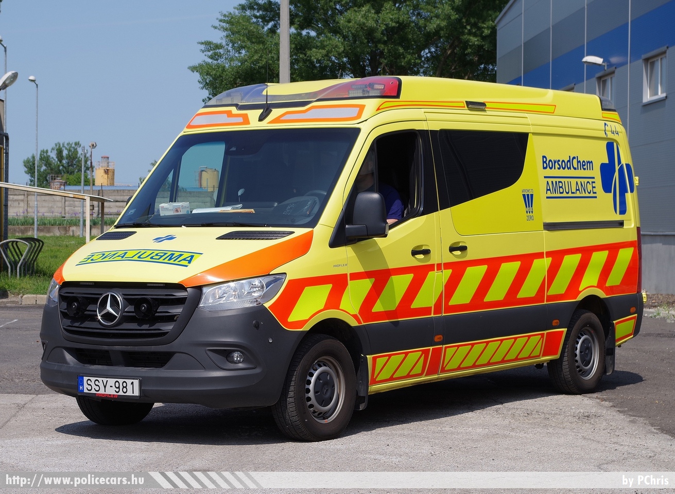 Mercedes Sprinter III Profile, BorsodChem Zrt., fotó: PChris
Keywords: mentő mentőautó magyar Magyarország hungarian Hungary ambulance SSY-981