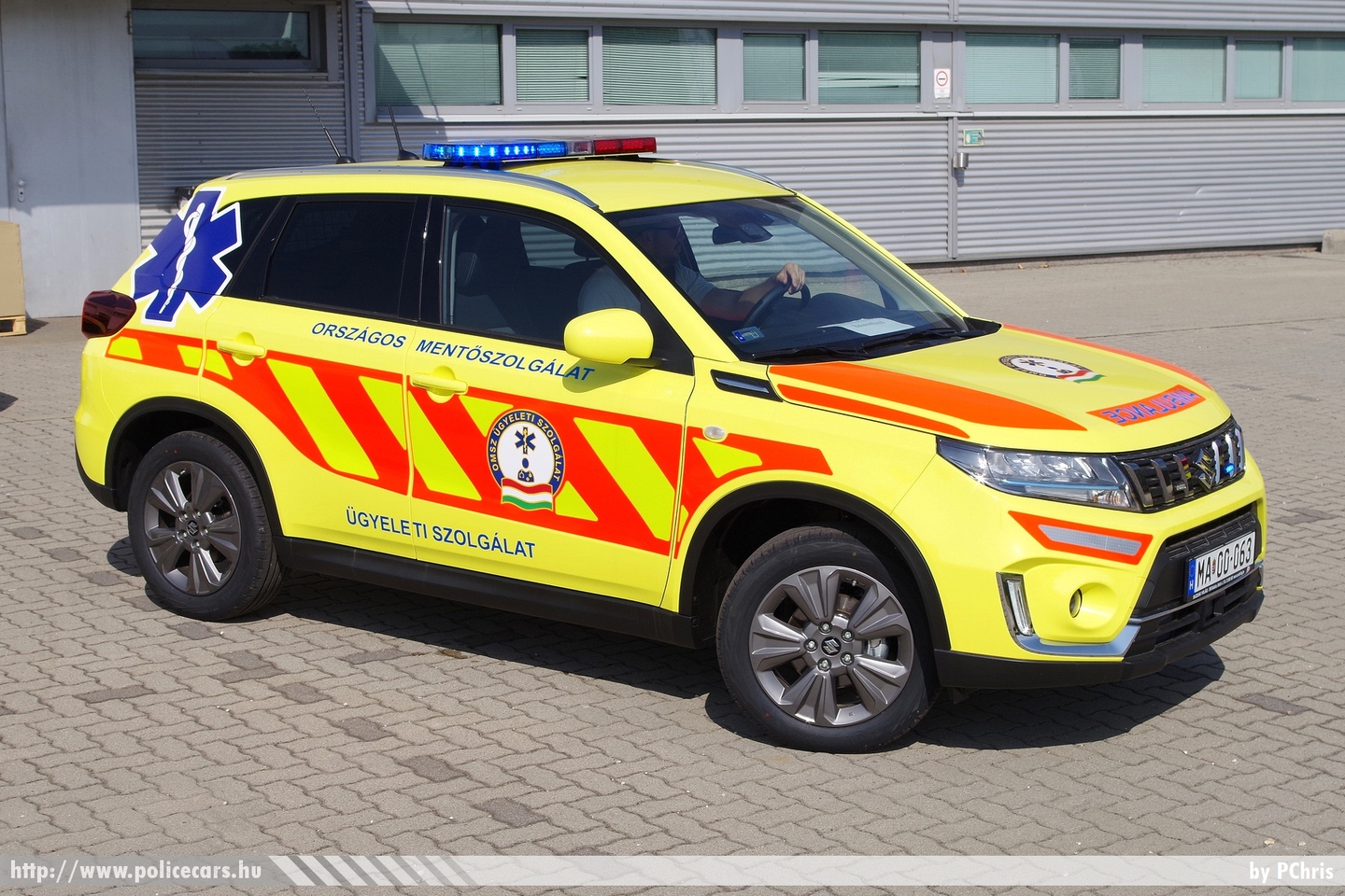 Suzuki Vitara, Országos Mentőszolgálat, orvosi ügyelet, fotó: PChris
Keywords: mentő magyar Magyarország mentőautó OMSZ ambulance Hungary hungarian MA00-063
