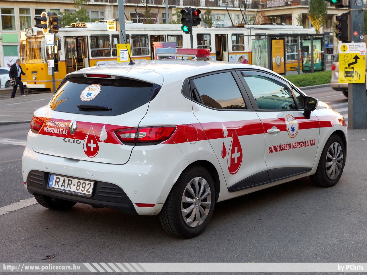 Renault Clio IV, sürgősségi vérszállítás, Samaritanus Mentőszolgálat, fotó: PChris
Keywords: mentő magyar Magyarország mentőautó ambulance Hungary hungarian RAR-892