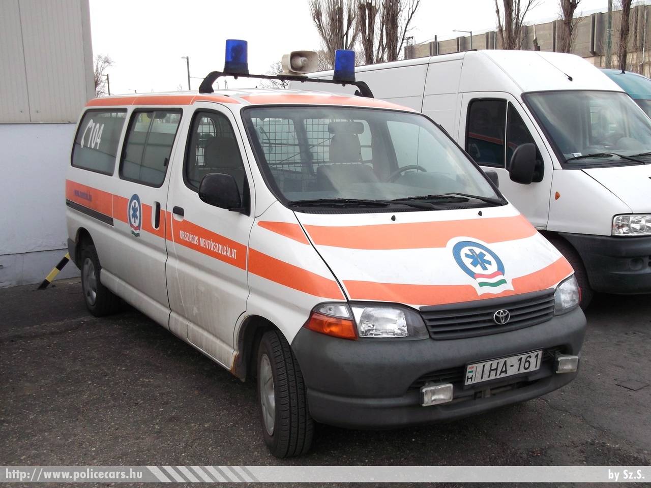Toyota Hiace, Országos Mentõszolgálat, fotó: Sz.S.
Keywords: magyar Magyarország mentő mentőautó OMSZ Hungary hungarian ambulance IHA-161