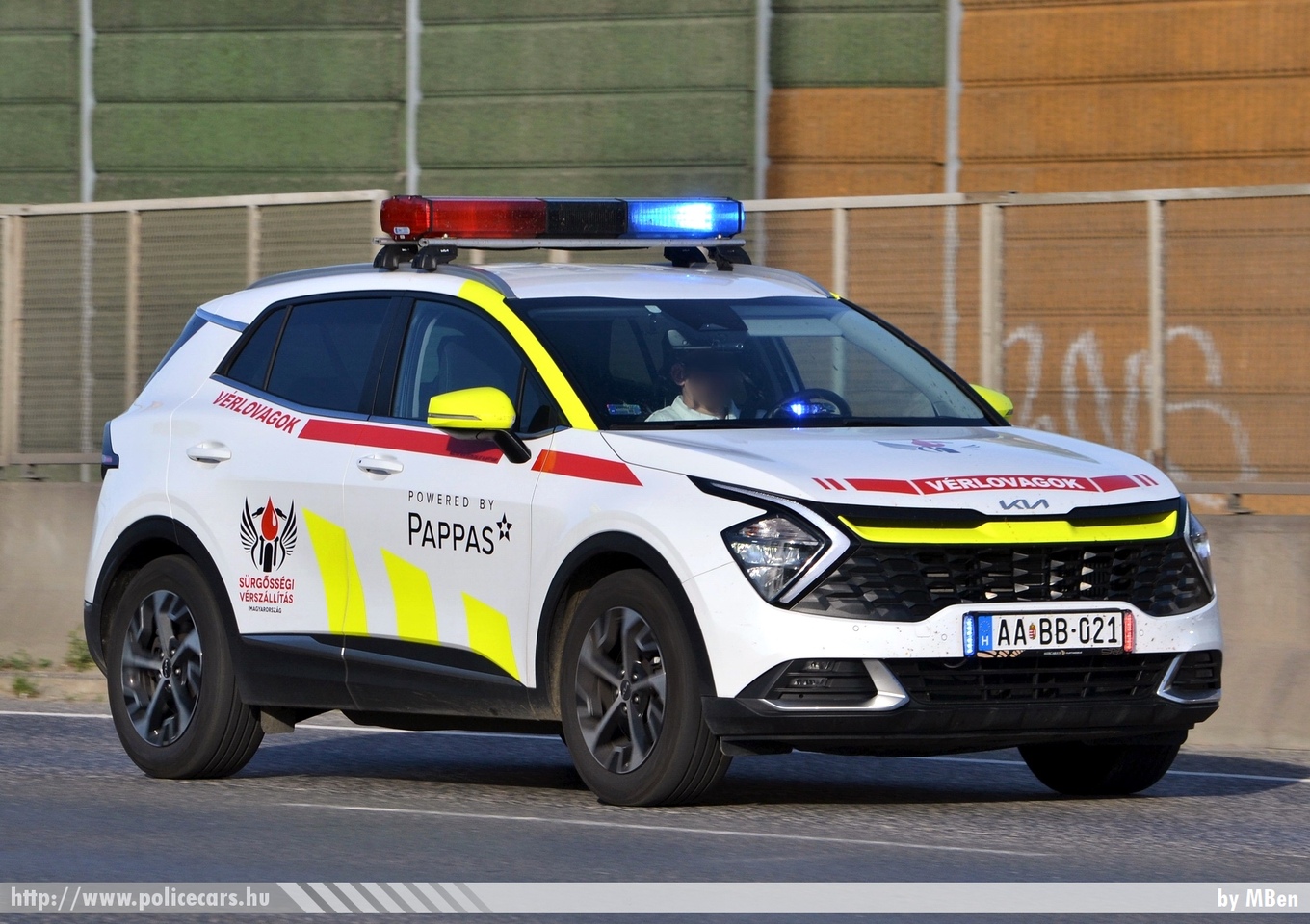 Kia Sportage, vérszállítás, Vérlovagok, Magyar Mentőszolgálat Alapítvány, fotó: MBen
Keywords: mentő magyar Magyarország mentőautó ambulance Hungary hungarian AABB-021