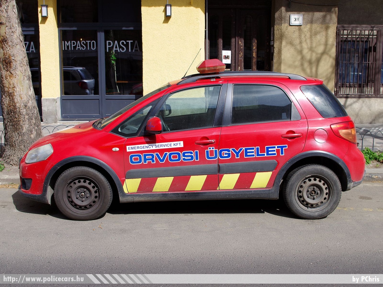 Suzuki SX4, orvosi ügyelet, Budapest, Emergency Service Kft., fotó: PChris
Keywords: mentő magyar Magyarország mentőautó ambulance Hungary hungarian KNU-280
