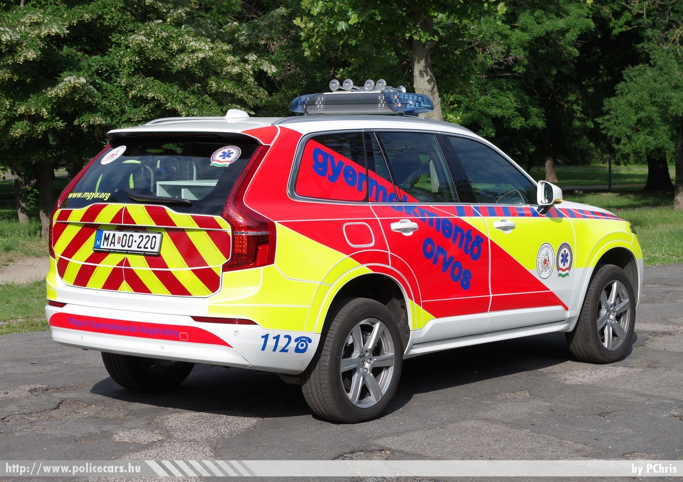 Volvo XC90, Magyar Gyermekmentő Alapítvány, fotó: PChris
Keywords: mentő magyar Magyarország mentőautó ambulance Hungary hungarian MA00-220