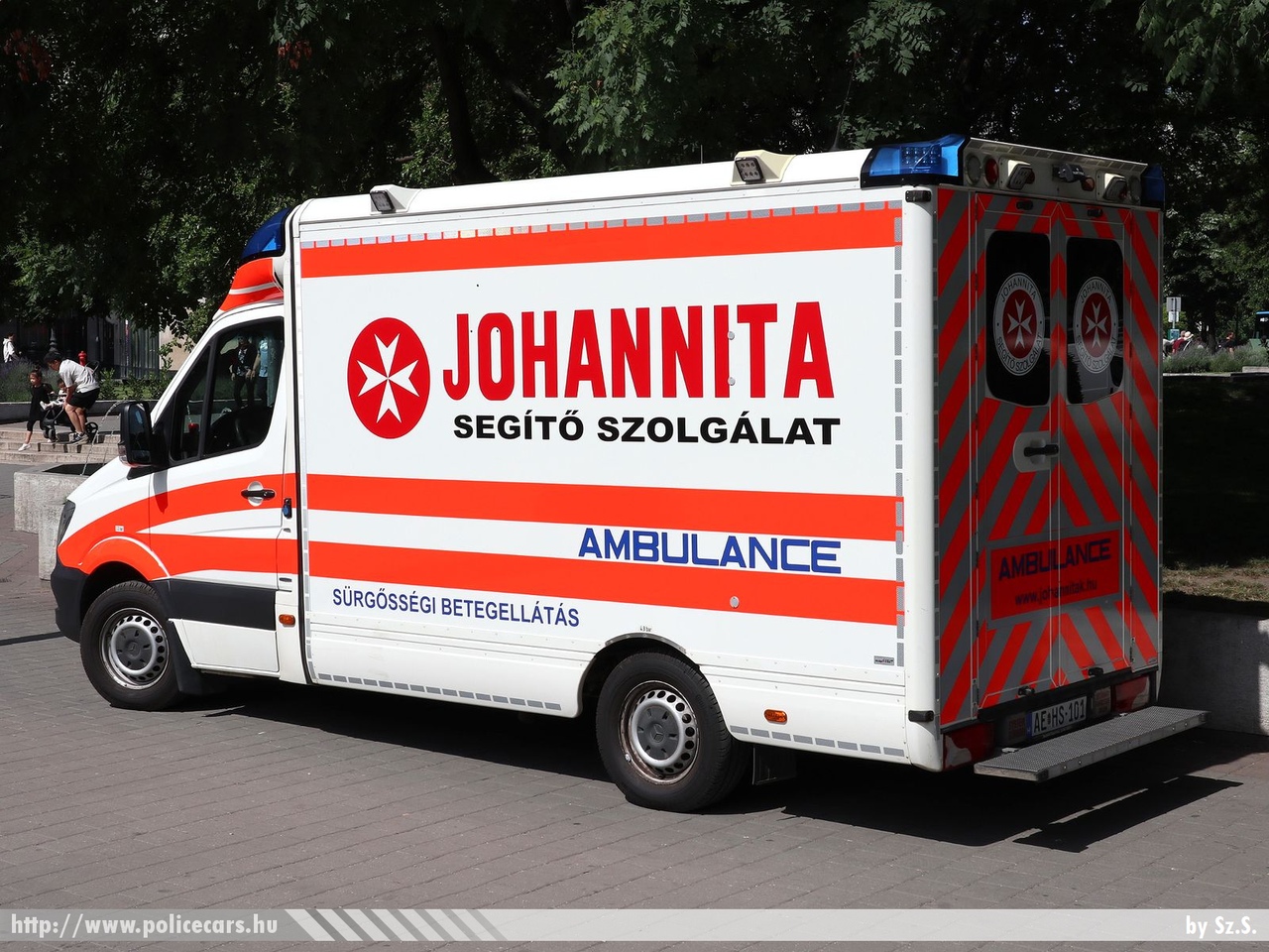 Mercedes-Benz Sprinter II facelift, Johannita Segítő Szolgálat, fotó: Sz.S.
Keywords: mentő mentőautó magyar Magyarország hungarian Hungary ambulance AEHS-101