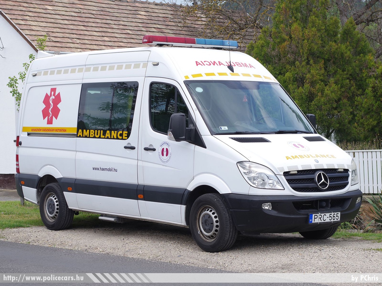 Mercedes-Benz Sprinter II 324, Haemobil Egészségügyi Szolgáltatató Közhasznú Nonprofit Kft., fotó: PChris
Keywords: mentő mentőautó magyar Magyarország hungarian Hungary ambulance PRC-565