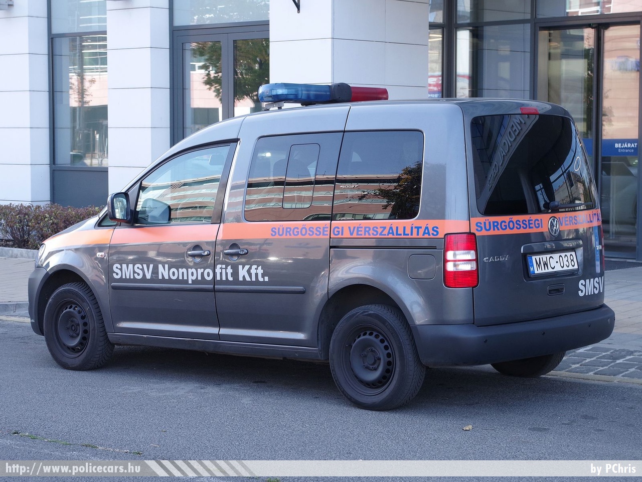 Volkswagen Caddy, vérszállítás, SMSV Nonprofit Kft., fotó: PChris
Keywords: mentő magyar Magyarország mentőautó ambulance Hungary hungarian MWC-038