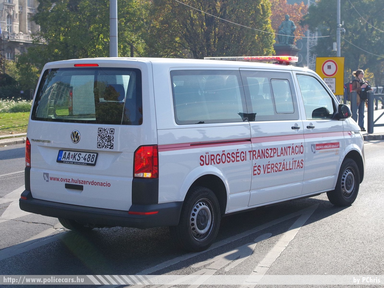 Volkswagen Transporter T6.1, vérszállítás, Országos Vérellátó Szolgálat, fotó: PChris
Keywords: mentő magyar Magyarország mentőautó ambulance Hungary hungarian AAKS-488