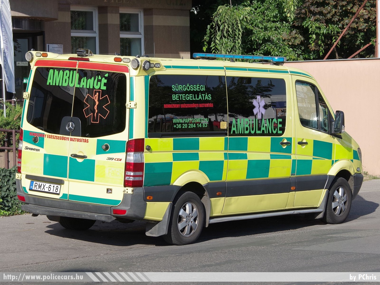 Mercedes-Benz Sprinter II 319 CDI, Pártos-Med Kft., fotó: PChris
Keywords: mentő mentőautó magyar Magyarország hungarian Hungary ambulance RMX-618