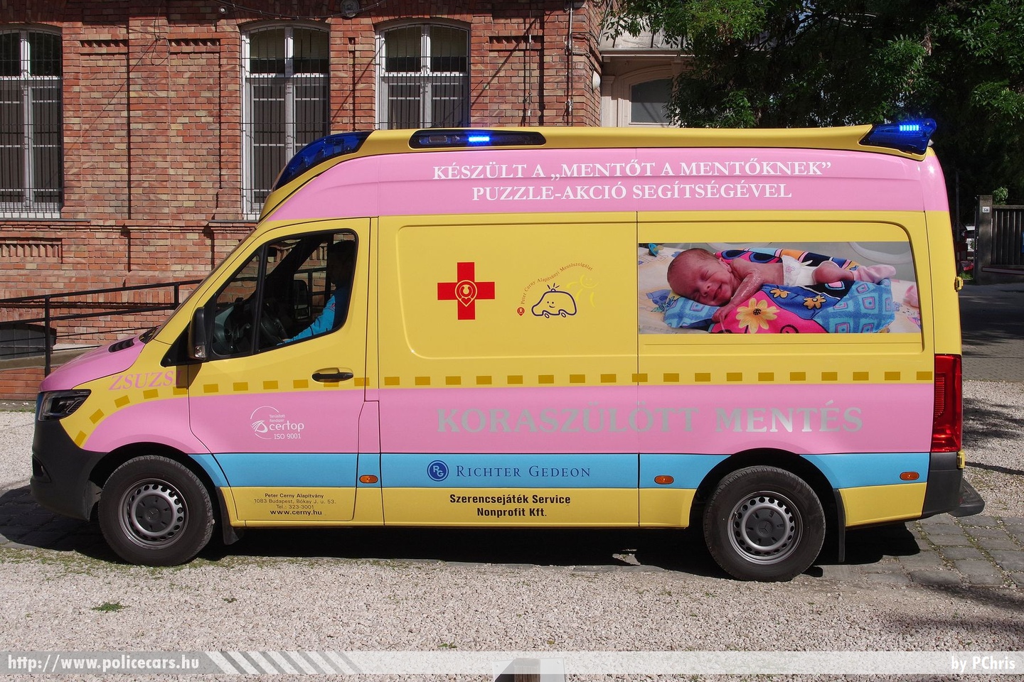 Mercedes-Benz Sprinter III, Budapest, Peter Cerny Alapítvány, koraszülöttmentő, fotó: PChris
Keywords: mentő mentőautó magyar Magyarország hungarian Hungary ambulance PCA-002