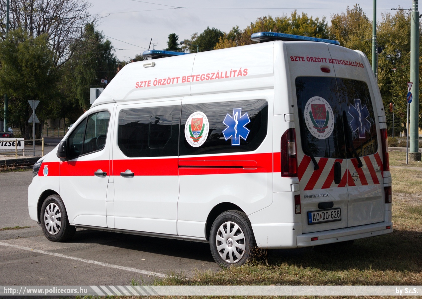 Nissan Primastar, SZTE Szegedi Tudományegyetem, őrzött betegszállítás, fotó: Sz.S.
Keywords: mentő mentőautó magyar Magyarország hungarian Hungary ambulance AODO-628