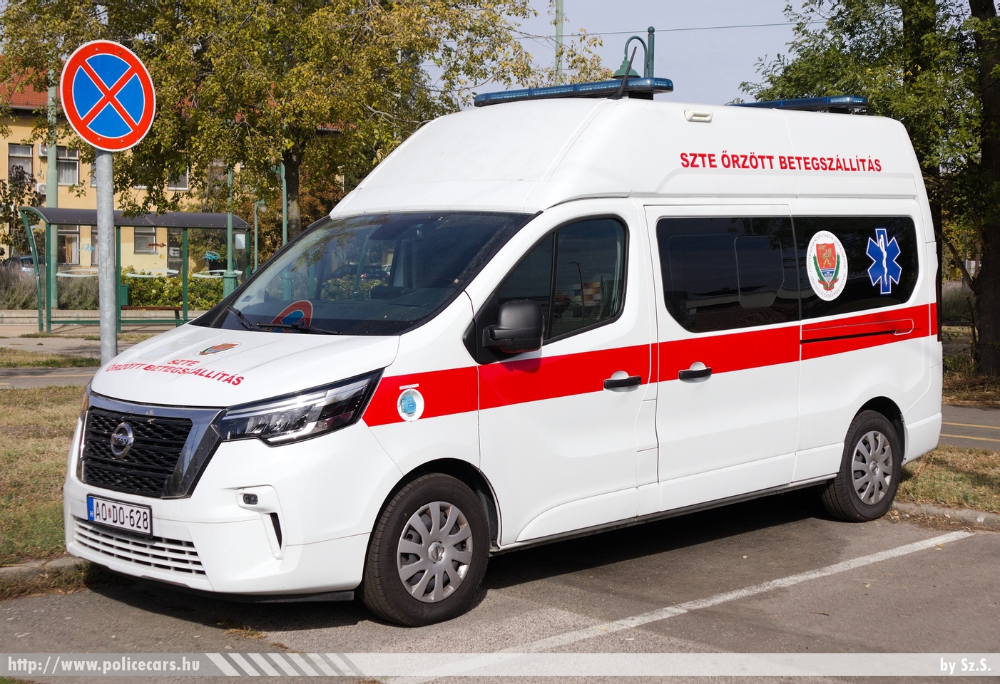 Nissan Primastar, SZTE Szegedi Tudományegyetem, őrzött betegszállítás, fotó: Sz.S.
Keywords: mentő mentőautó magyar Magyarország hungarian Hungary ambulance AODO-628