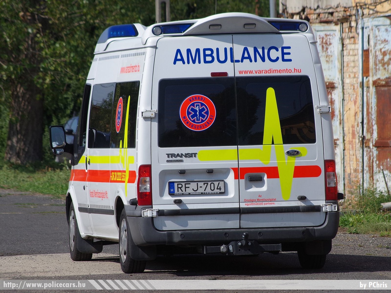 Ford Transit 125T300, Váradi Mentőszolgálat Kft., fotó: PChris
Keywords: mentő mentőautó magyar Magyarország hungarian Hungary ambulance RFJ-704