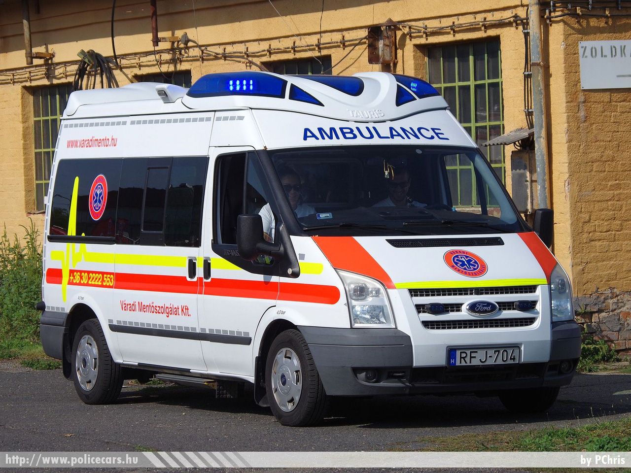Ford Transit 125T300, Váradi Mentőszolgálat Kft., fotó: PChris
Keywords: mentő mentőautó magyar Magyarország hungarian Hungary ambulance RFJ-704