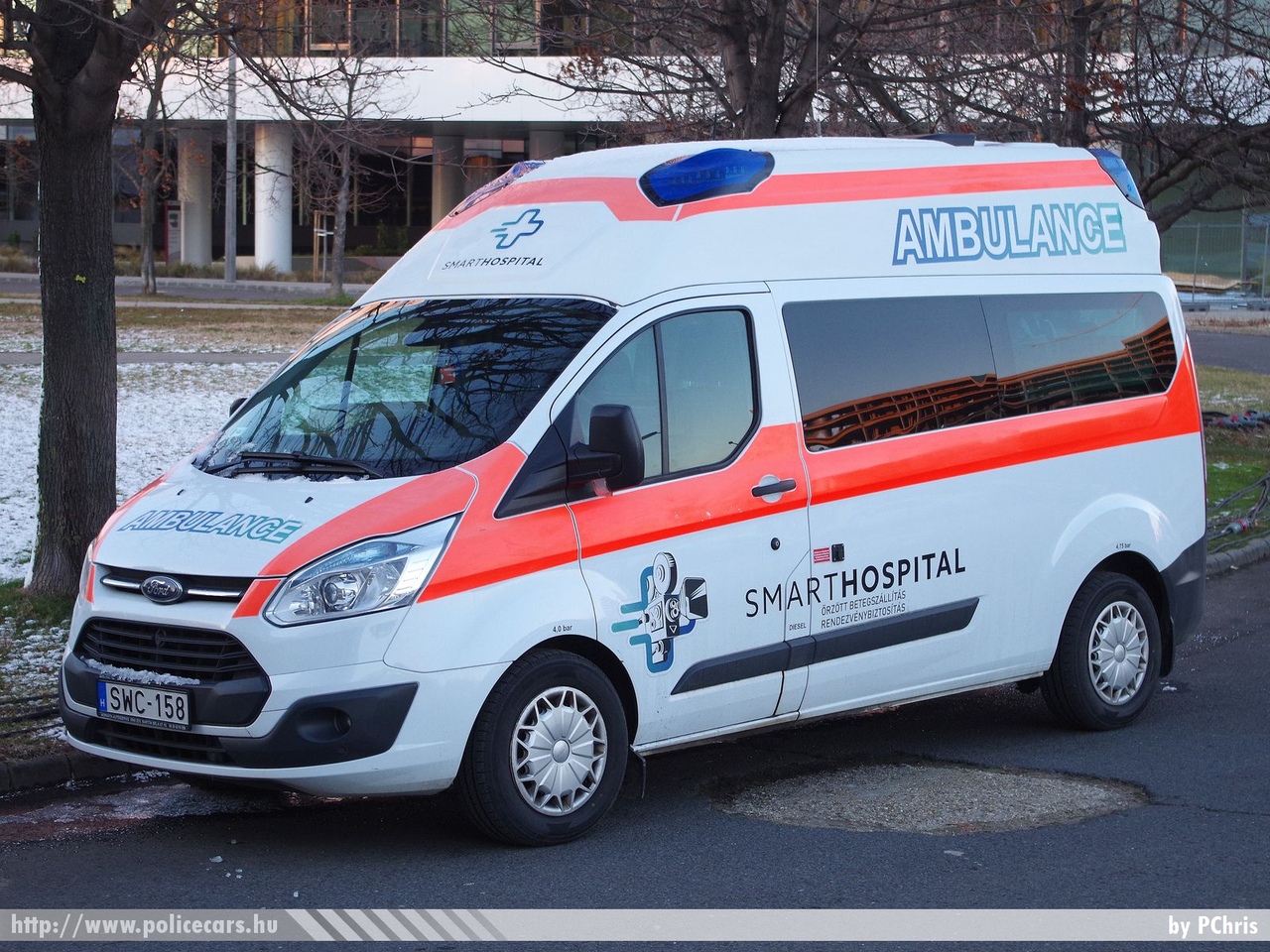 Ford Transit Custom, Smart Hospital Kft., fotó: PChris
Keywords: mentő mentőautó magyar Magyarország hungarian Hungary ambulance SWC-158