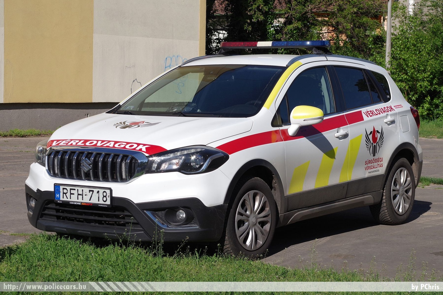 Suzuki SX4 S-Cross, vérszállítás, Vérlovagok, Magyar Mentőszolgálat Alapítvány, fotó: PChris
Keywords: mentő magyar Magyarország mentőautó ambulance Hungary hungarian RFH-718