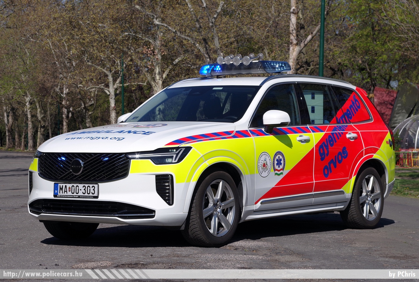 Volvo XC90, Magyar Gyermekmentő Alapítvány, gyermek mentőorvosi kocsi, fotó: PChris
Keywords: mentő magyar Magyarország mentőautó ambulance Hungary hungarian MA00-303