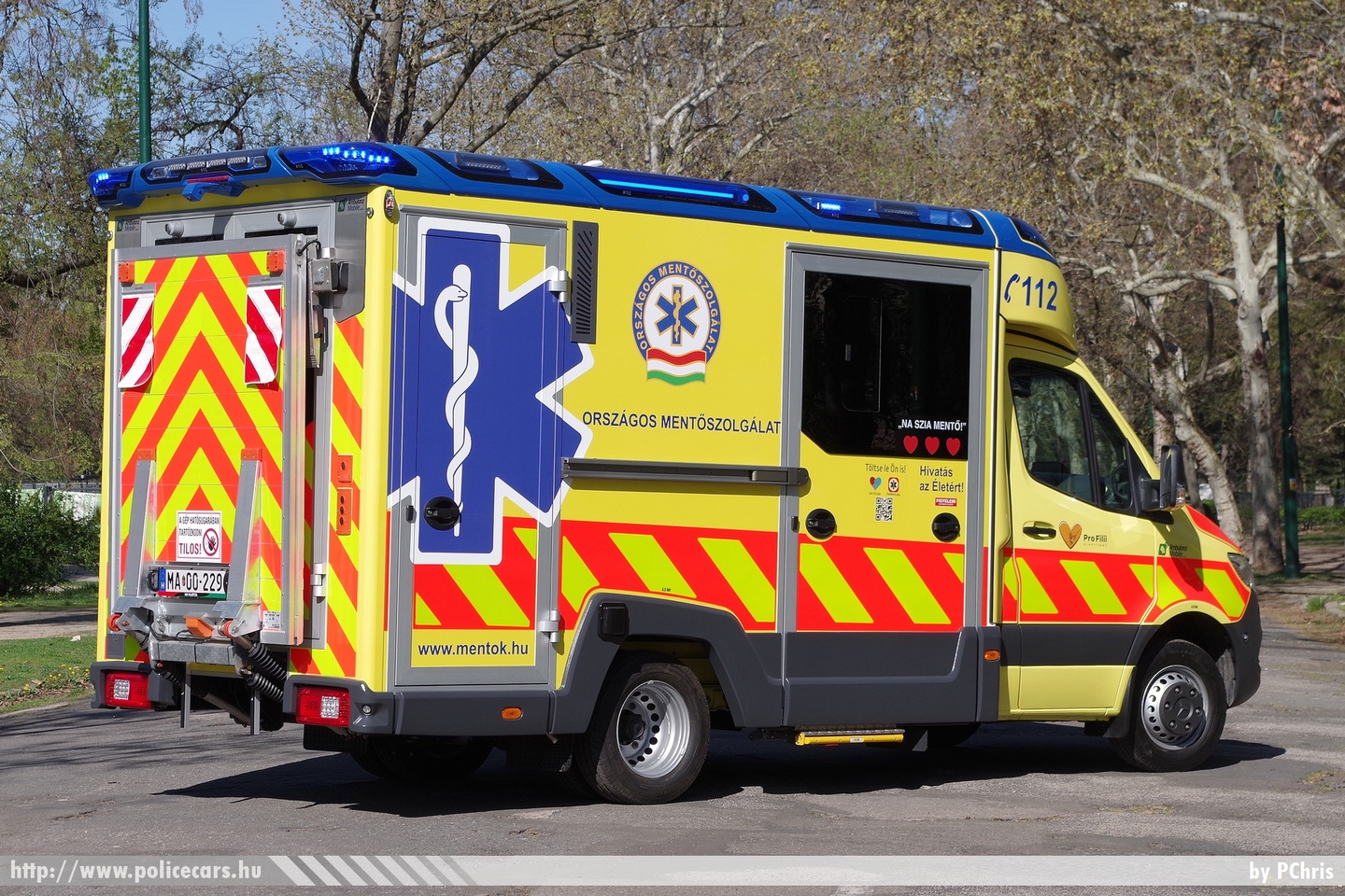 Mercedes Sprinter III Ambulanz Mobile Tigis N20, Országos Mentõszolgálat, fotó: PChris
Keywords: magyar Magyarország mentő mentőautó OMSZ Hungary hungarian ambulance MA00-229