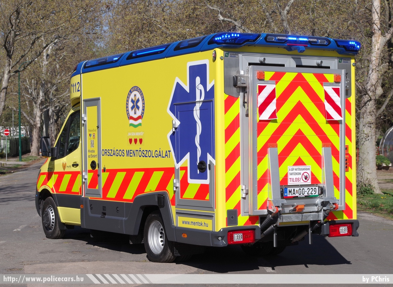 Mercedes Sprinter III Ambulanz Mobile Tigis N20, Országos Mentõszolgálat, fotó: PChris
Keywords: magyar Magyarország mentő mentőautó OMSZ Hungary hungarian ambulance MA00-229