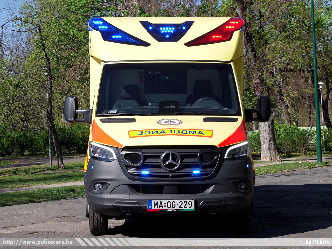 Mercedes Sprinter III Ambulanz Mobile Tigis N20, Országos Mentõszolgálat, fotó: PChris
Keywords: magyar Magyarország mentő mentőautó OMSZ Hungary hungarian ambulance MA00-229
