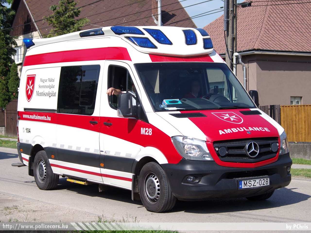 Mercedes-Benz Sprinter II facelift 319 BlueTec, Magyar Máltai Szeretetszolgálat Mentõszolgálat, fotó: PChris
Keywords: mentő mentőautó magyar Magyarország hungarian Hungary ambulance MSZ-028