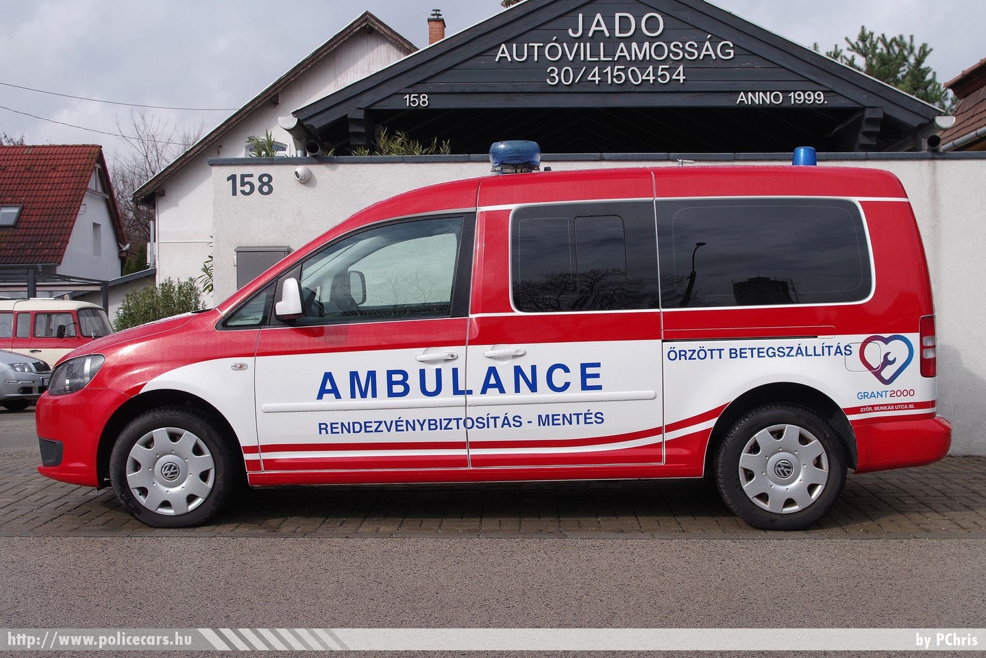 Volkswagen Caddy, Grant Mentőszolgálat (Grant 2000 Bt.), fotó: PChris
Keywords: mentő mentőautó magyar Magyarország hungarian Hungary ambulance AIJR-490