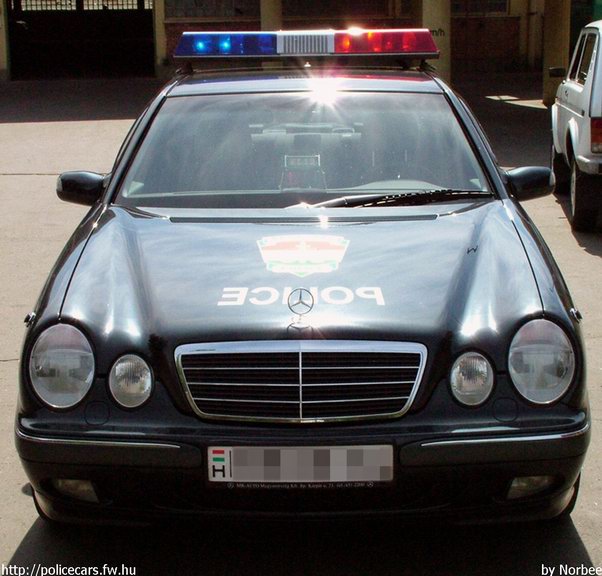 Mercedes E, fotó: Norbee
Keywords: rendőrség rendőr rendőrautó magyar Magyarország hungarian Hungary police policecar
