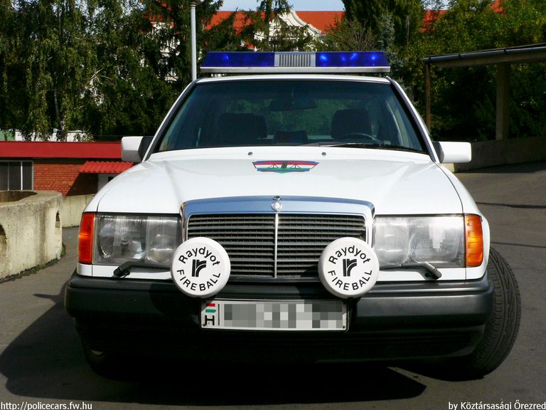 Mercedes E, fotó: Köztársasági Õrezred
Keywords: rendőrség rendőr rendőrautó magyar Magyarország hungarian Hungary police policecar