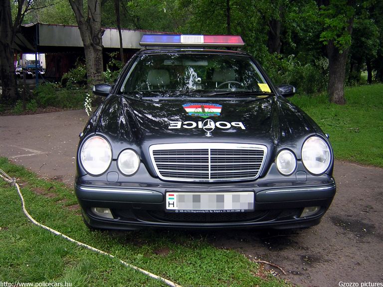 Mercedes E, fotó: Gzozzo pictures
Keywords: rendőrség rendőr rendőrautó magyar Magyarország hungarian Hungary police policecar