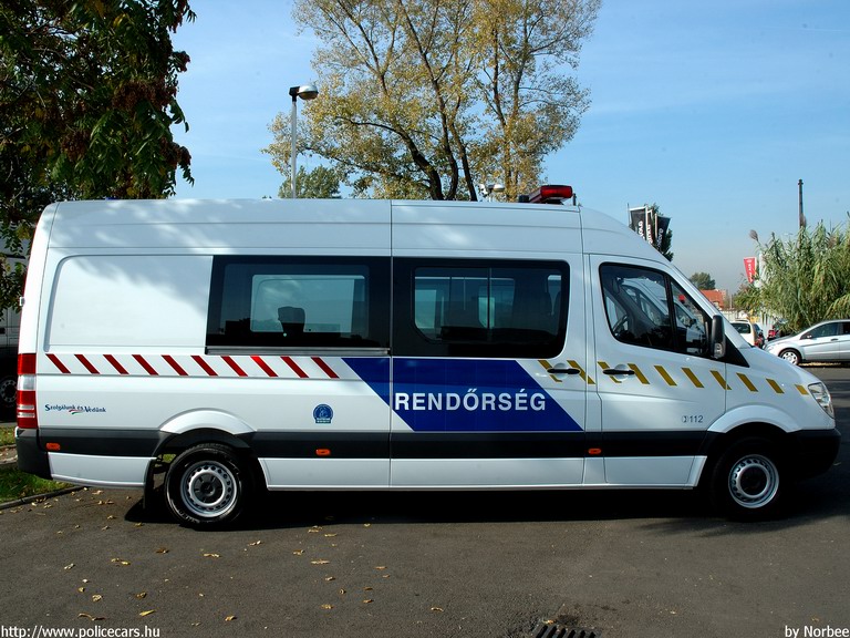 Mercedes Sprinter II, fotó: Norbee
Keywords: rendőrség rendőr rendőrautó magyar Magyarország hungarian Hungary police policecar