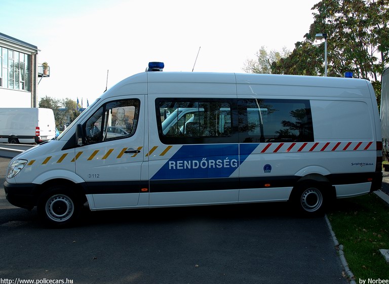 Mercedes Sprinter II, fotó: Norbee
Keywords: rendőrség rendőr rendőrautó magyar Magyarország hungarian Hungary police policecar