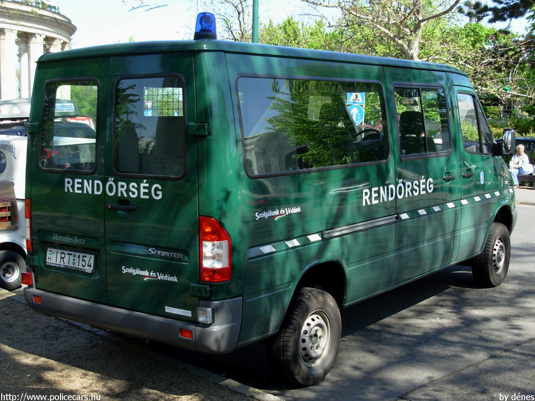 Mercedes Sprinter 313 CDI 4x4, fotó: dénes
Keywords: rendőrség rendőr rendőrautó magyar Magyarország IRT-154 hungarian Hungary police policecar